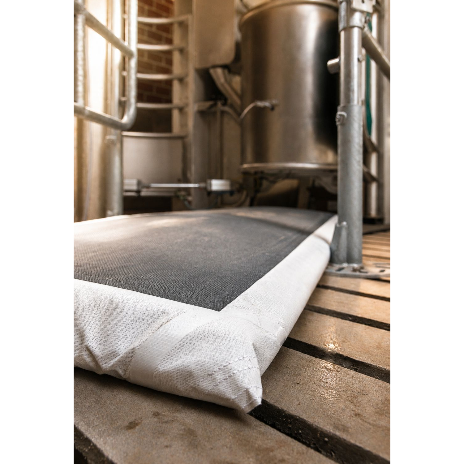 Lubratec® Klauenreinigungsmatte | 90 x 200 cm | 1 Pumpe | 1 Matte